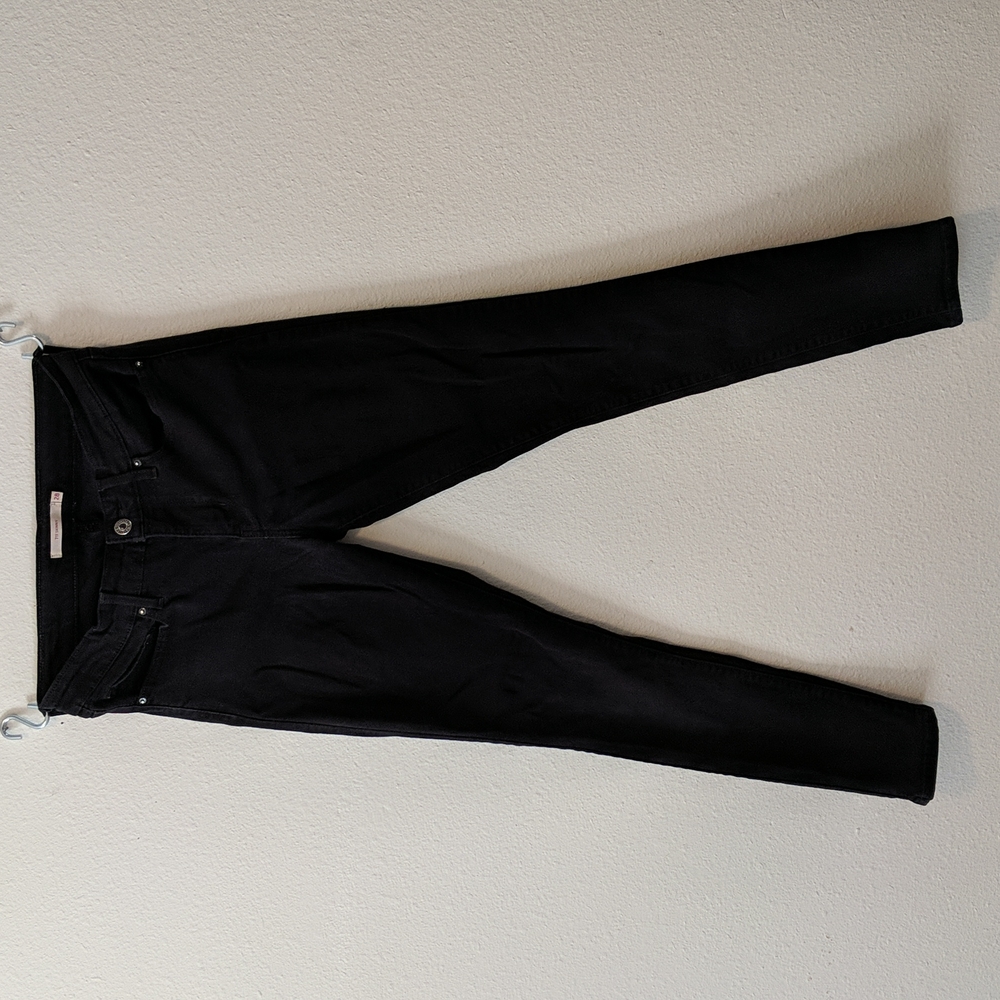 711 Skinny Levi's